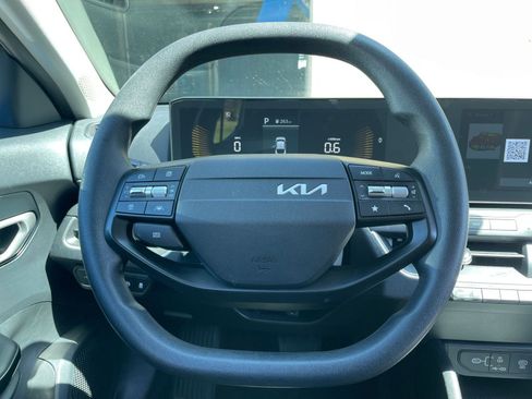 Used 2025 Kia K4 LXS image 31