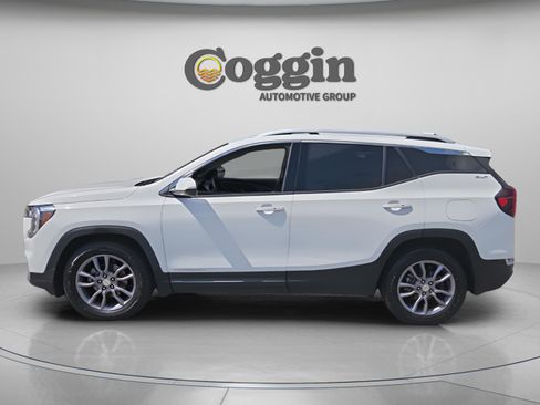 Used 2023 GMC Terrain SLT FWD image 2