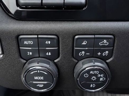 Used 2023 Chevrolet Silverado 1500 High Country w/ Technology Package image 27