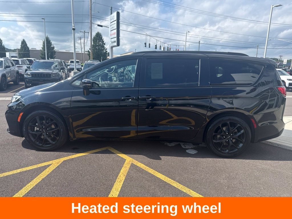 Used 2025 Chrysler Pacifica Limited FWD image 5