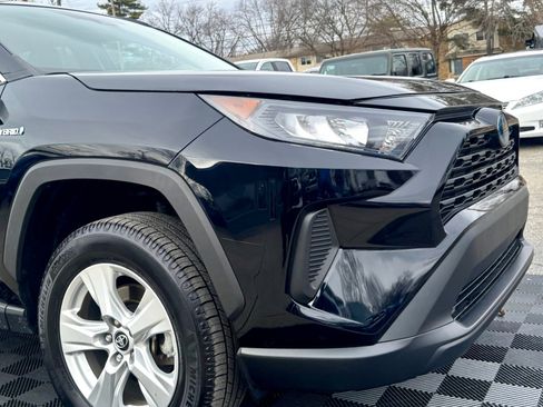 Used 2019 Toyota RAV4 LE image 11
