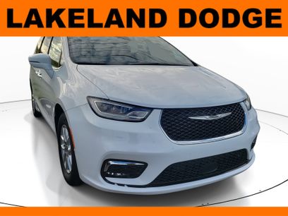 Used 2022 Chrysler Pacifica Touring-L w/ Uconnect Theater Family Group