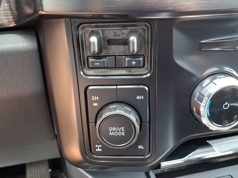 Used 2025 Ford F250 Lariat AWD/4WD image 26