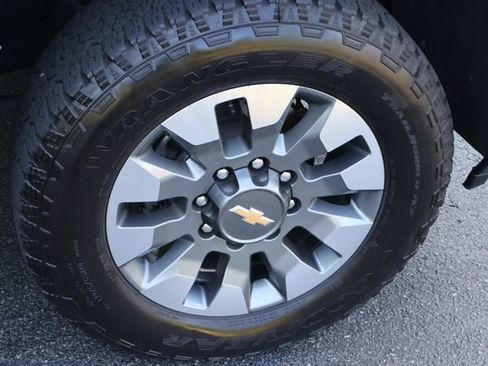 Used 2025 Chevrolet Silverado 2500 LT AWD/4WD image 29