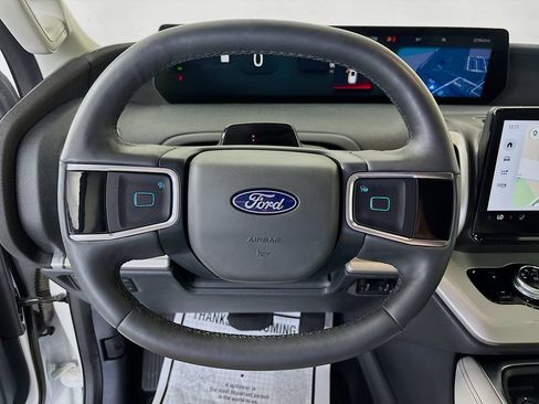 Used 2025 Ford Expedition Active AWD/4WD image 12