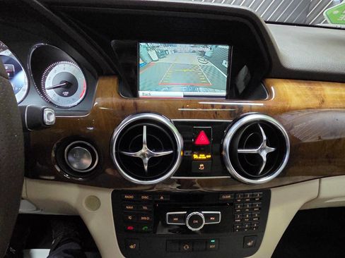 Used 2015 Mercedes-Benz GLK 350 2WD image 23