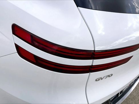 Used 2022 Genesis GV70 2.5T w/ Select Package image 27