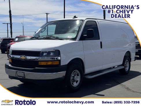 Used 2025 Chevrolet Express 2500 w/ Driver Convenience Package RWD image 3