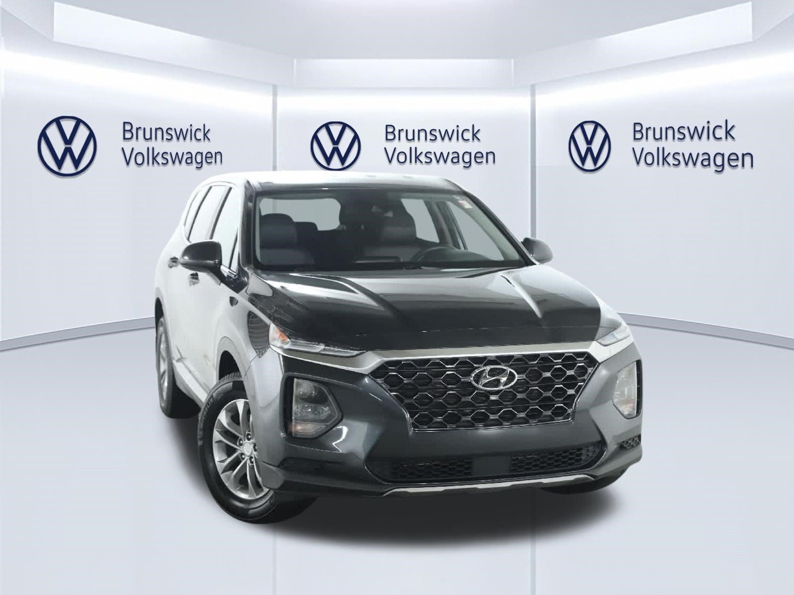 Used 2020 Hyundai Santa Fe SE FWD image 2