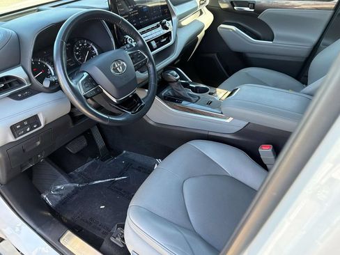 Used 2021 Toyota Highlander Platinum FWD image 10