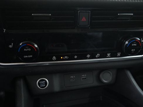 Used 2023 Nissan Rogue SV w/ SV Premium Package image 21