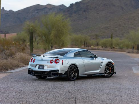Used 2024 Nissan GT-R Premium w/ Floor Mat Package AWD/4WD image 10