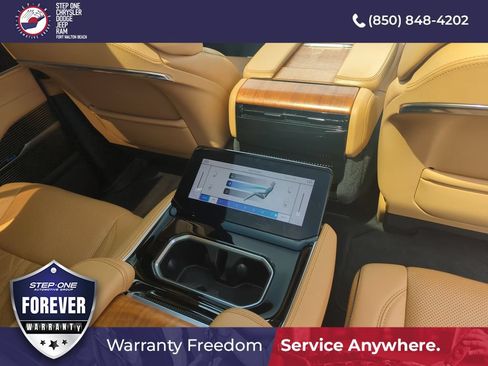 Used 2023 Jeep Grand Wagoneer Series III AWD/4WD image 37