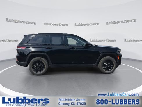 Used 2025 Jeep Grand Cherokee Altitude image 9