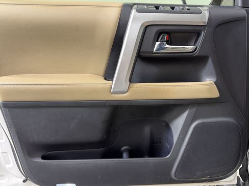Used 2016 Toyota 4Runner SR5 Premium RWD image 12