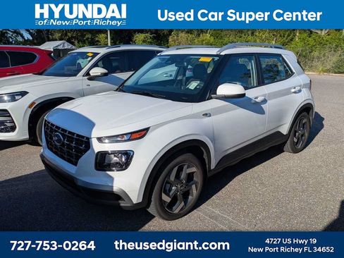 Used 2023 Hyundai Venue SEL FWD image 1