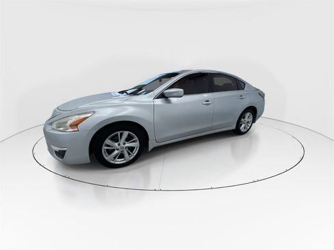 Used 2015 Nissan Altima 2.5 SV image 4