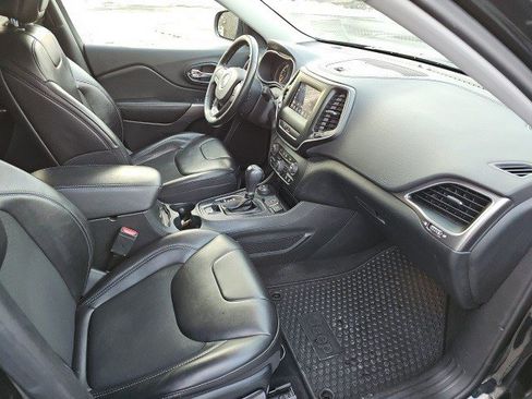 Used 2019 Jeep Cherokee Latitude Plus w/ Cold Weather Group image 11