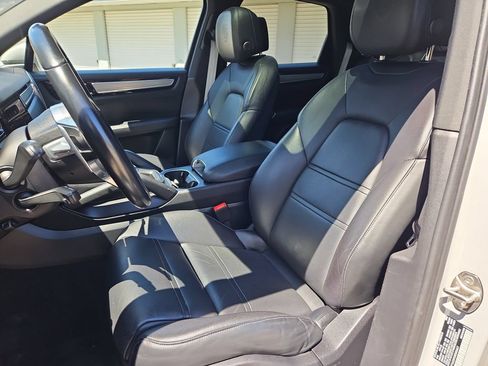 Certified 2022 Porsche Cayenne Platinum Edition AWD/4WD image 5