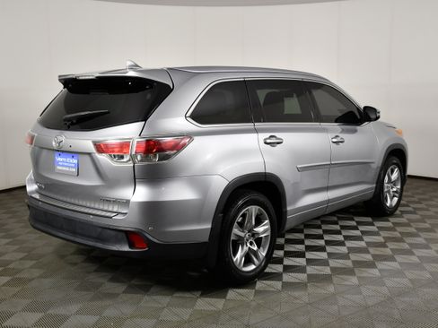 Used 2016 Toyota Highlander Limited w/ Driver Technology Package AWD/4WD image 6