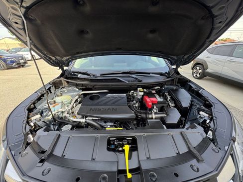 Used 2025 Nissan Rogue SV image 34