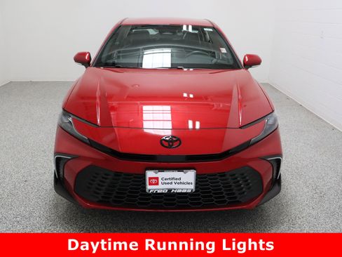 Used 2025 Toyota Camry SE w/ Convenience Package image 3