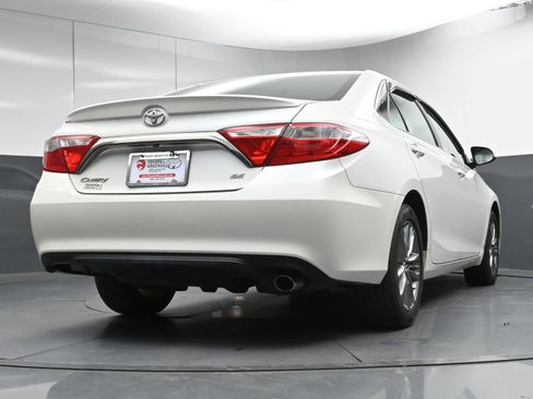 Used 2017 Toyota Camry SE image 25