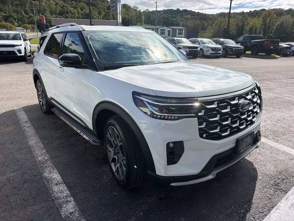 Used 2025 Ford Explorer Platinum w/ Ultimate Package AWD/4WD image 2