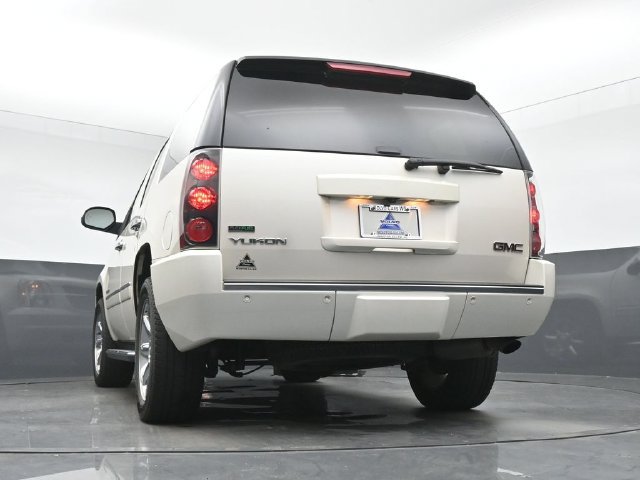 Used 2012 GMC Yukon Denali RWD image 15