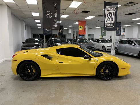 Used 2017 Ferrari 488 Spider image 5
