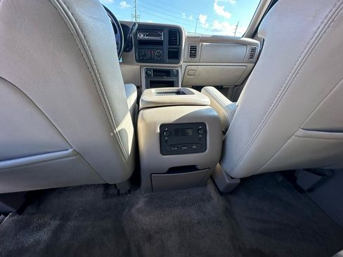 Used 2003 Chevrolet Suburban LS w/ LS Preferred Equipment Group RWD image 24