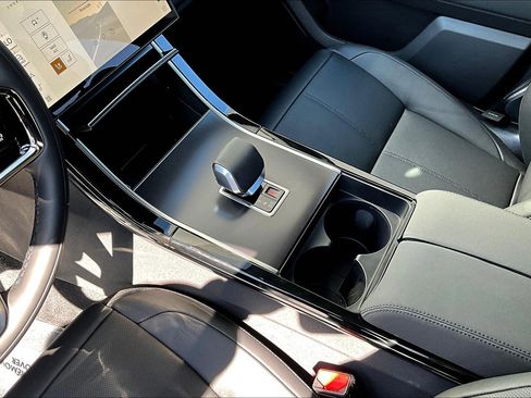 New 2026 Land Rover Range Rover Velar Dynamic SE image 8