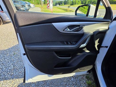 Used 2025 Chevrolet Blazer LT AWD/4WD image 6