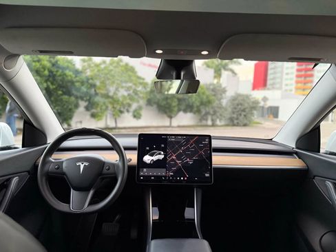 Used 2020 Tesla Model Y Long Range image 27