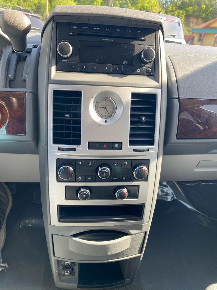 Used 2010 Chrysler Town & Country LX w/ PWR Convenience Group FWD image 20