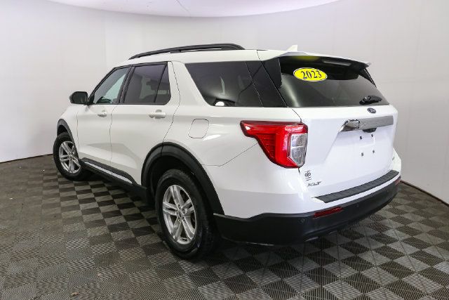 Used 2023 Ford Explorer XLT AWD/4WD image 7