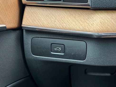Certified 2025 Volvo XC90 B6 Plus w/ Protection Package AWD/4WD image 30
