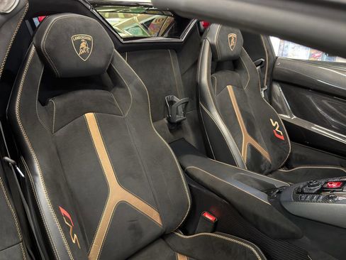 Used 2021 Lamborghini Aventador SVJ AWD/4WD image 22