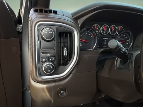 Used 2021 Chevrolet Silverado 1500 LT image 21