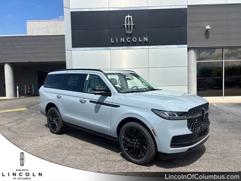 New 2026 Lincoln Navigator Reserve w/ Jet Appearance Package AWD/4WD image 1