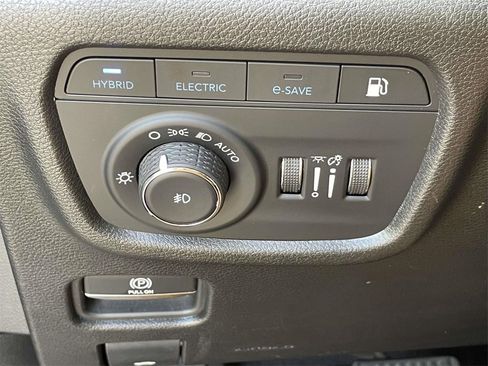 Used 2022 Jeep Grand Cherokee Limited 4xe image 18