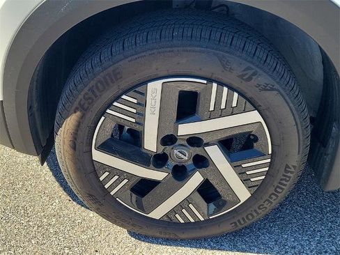 Certified 2025 Nissan Kicks SV image 12