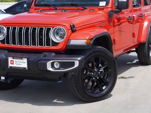 Used 2025 Jeep Wrangler Unlimited Sahara w/ Safety Group AWD/4WD image 6