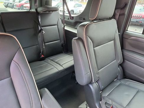 Used 2021 GMC Yukon XL SLT w/ SLT Premium Package image 33