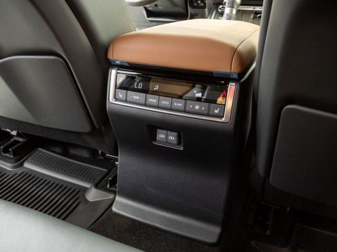 Used 2026 Lexus GX 550 w/ Accessory Package (ZB) AWD/4WD image 18