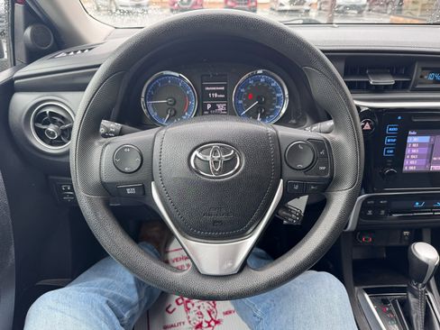 Used 2019 Toyota Corolla LE image 17