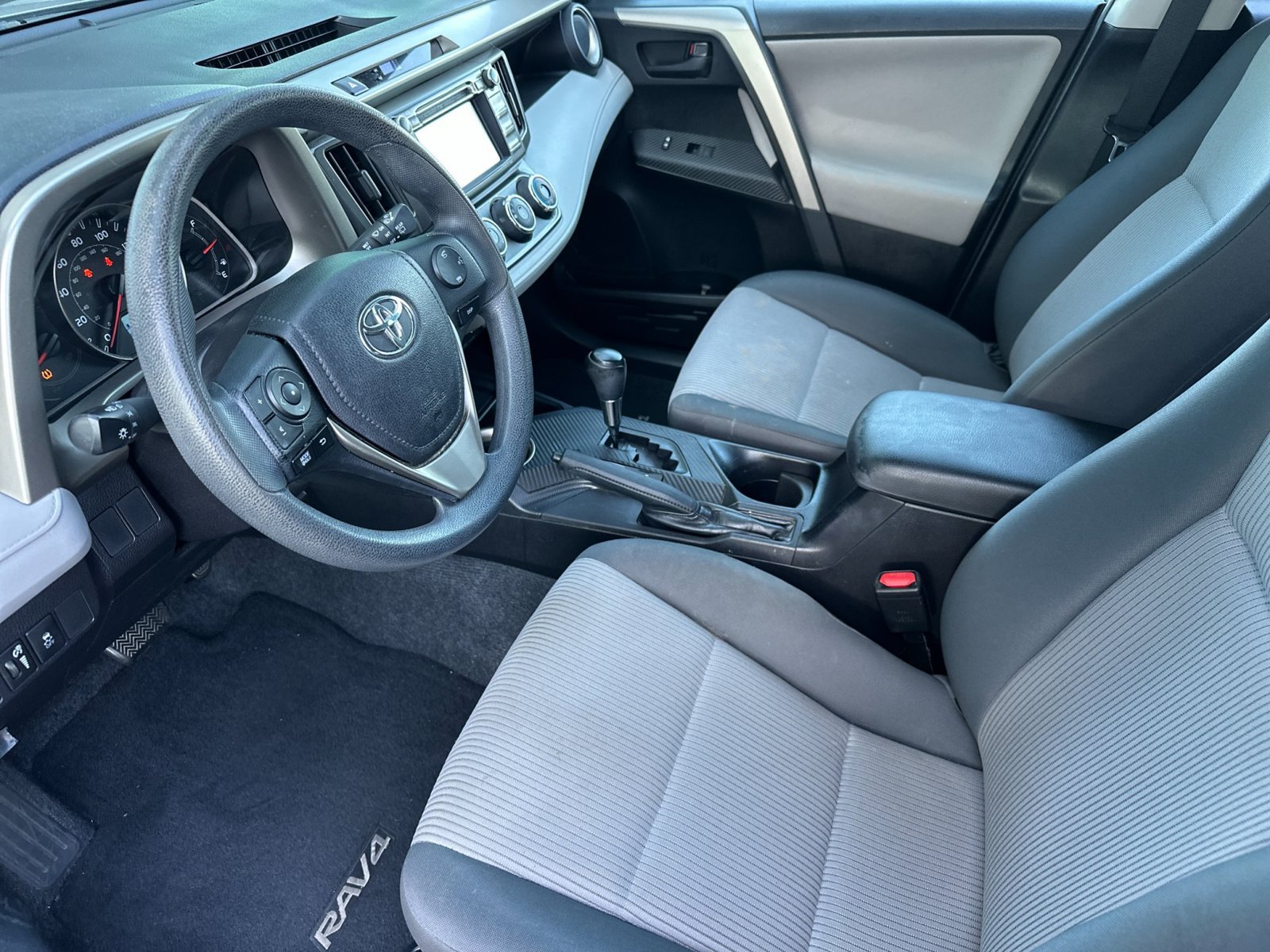 Used 2015 Toyota RAV4 LE FWD image 10