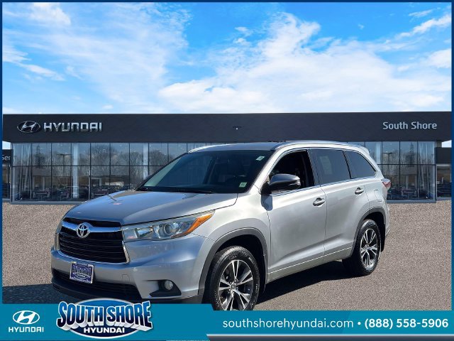 Used 2016 Toyota Highlander XLE AWD/4WD image 4