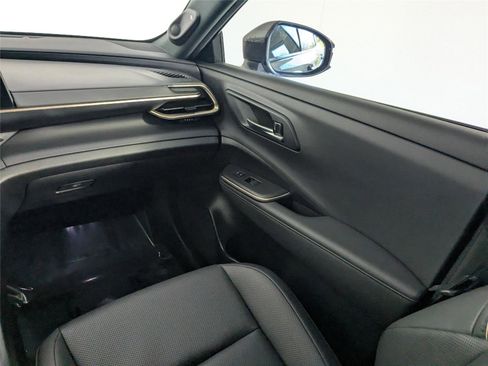 Used 2023 Toyota Crown Limited image 34