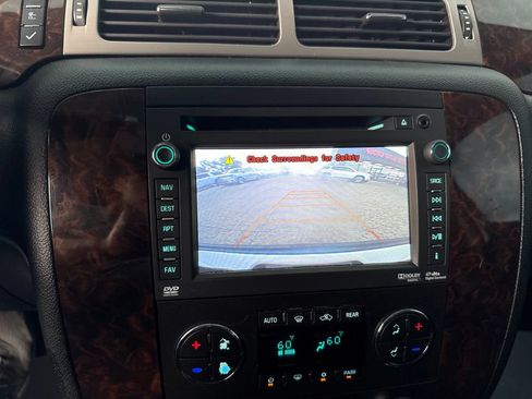 Used 2014 GMC Yukon Denali AWD/4WD image 9